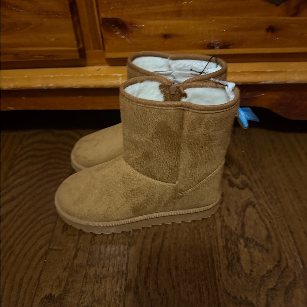 Brand New Girls Boots  Size 13/1! NWT! - Picture 2 of 2